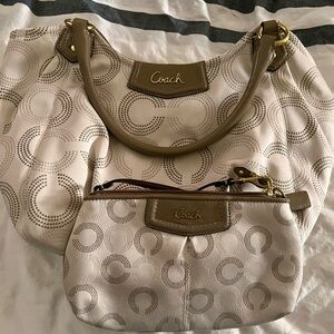 Vintage Coach Cream and Taupe Signature Circle Shoulder Bag Matching Wristlet